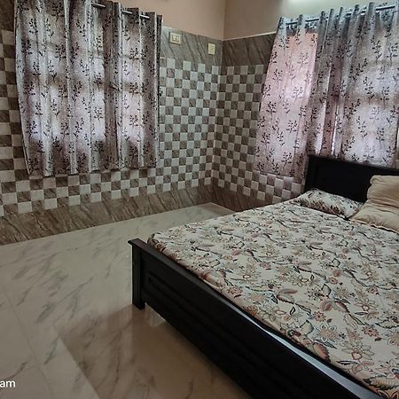 Selvams Home Stay Tiruchchendūr Екстериор снимка